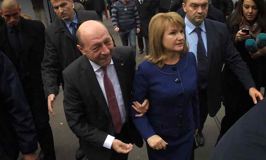 Băsescu a votat la Ambasada R. Moldova din Capitală