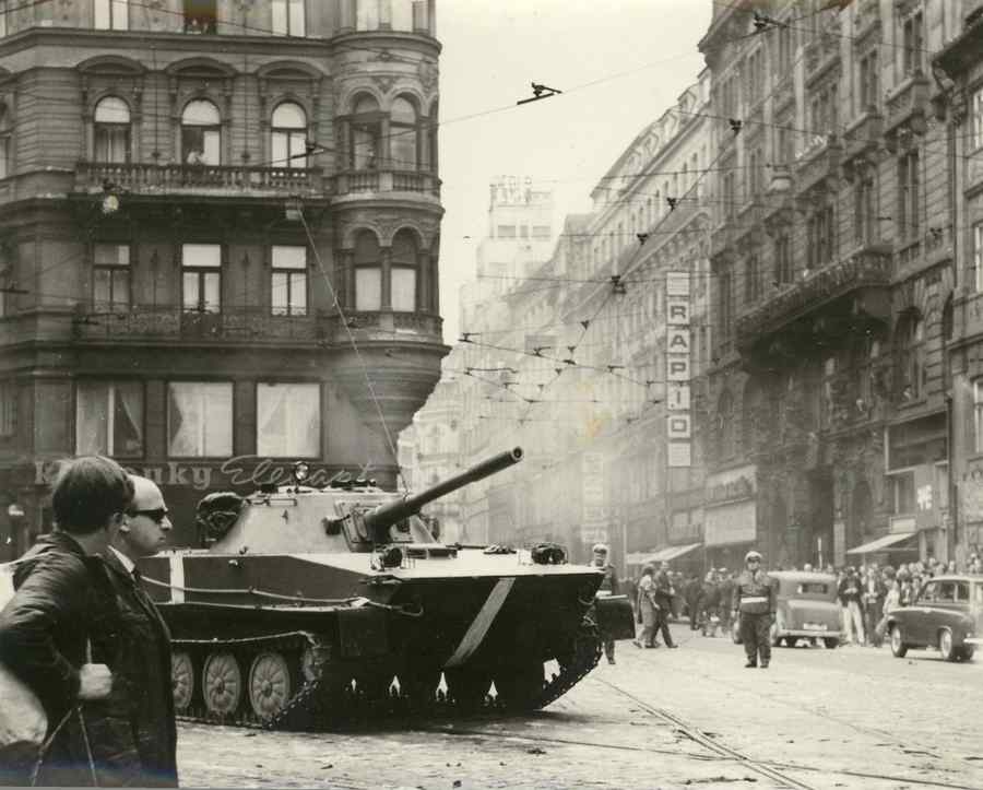 În numele omenirii, vă cerem să nu invadați România!