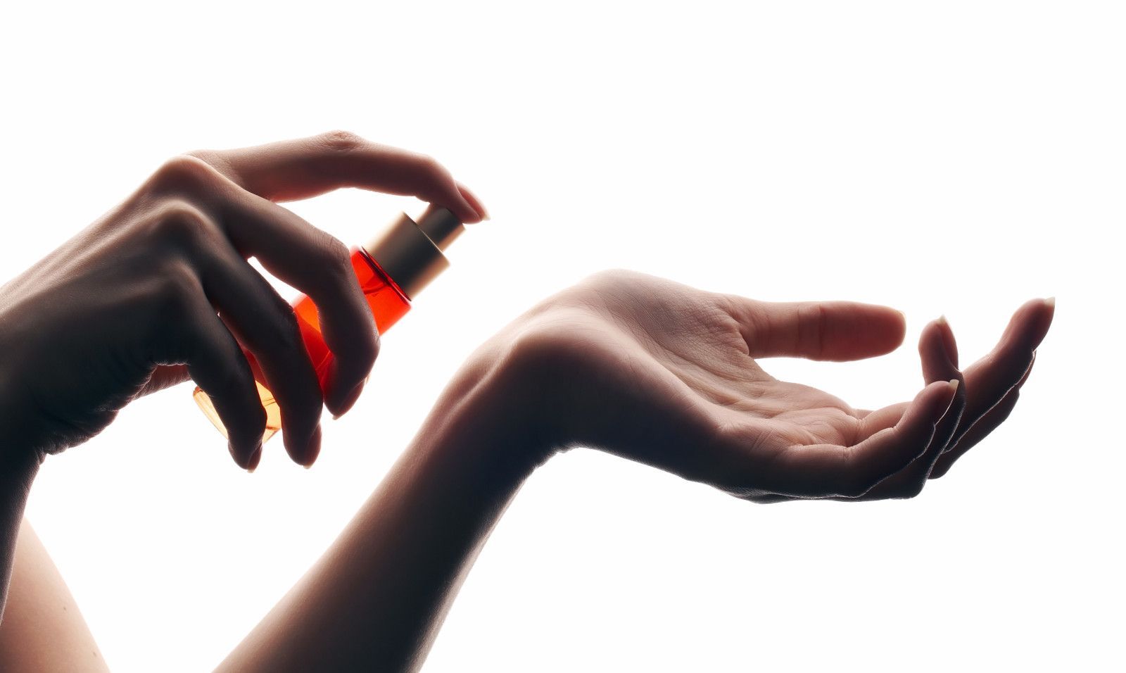 Piaţa cosmeticelor pune miză pe apetitul românilor pentru parfumuri