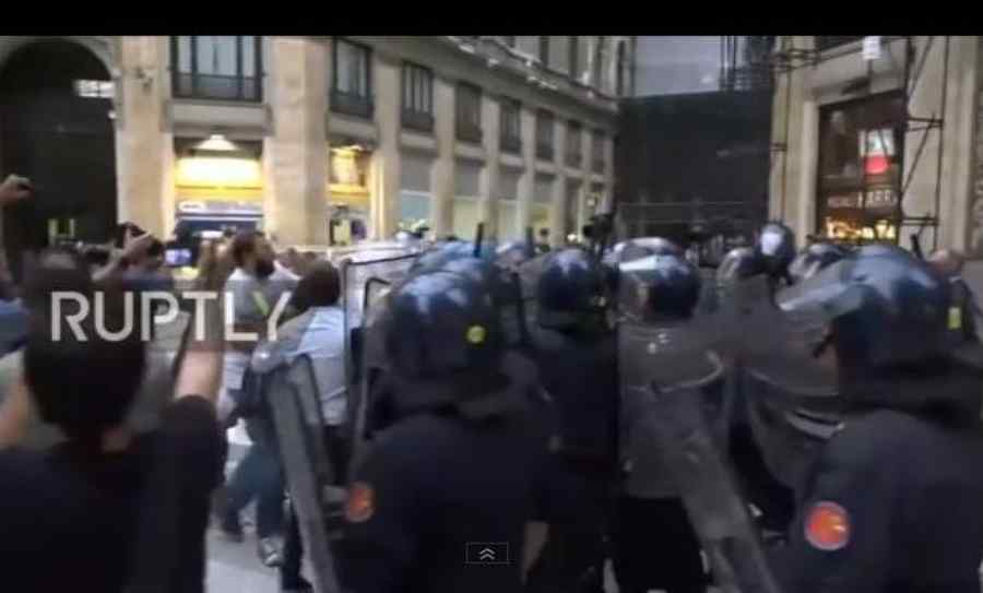 Ciocniri violente cu refugiații
