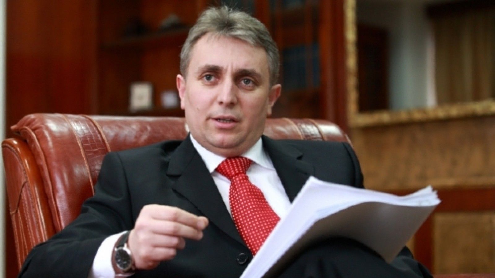 Farsa farselor cu polițai și procurori