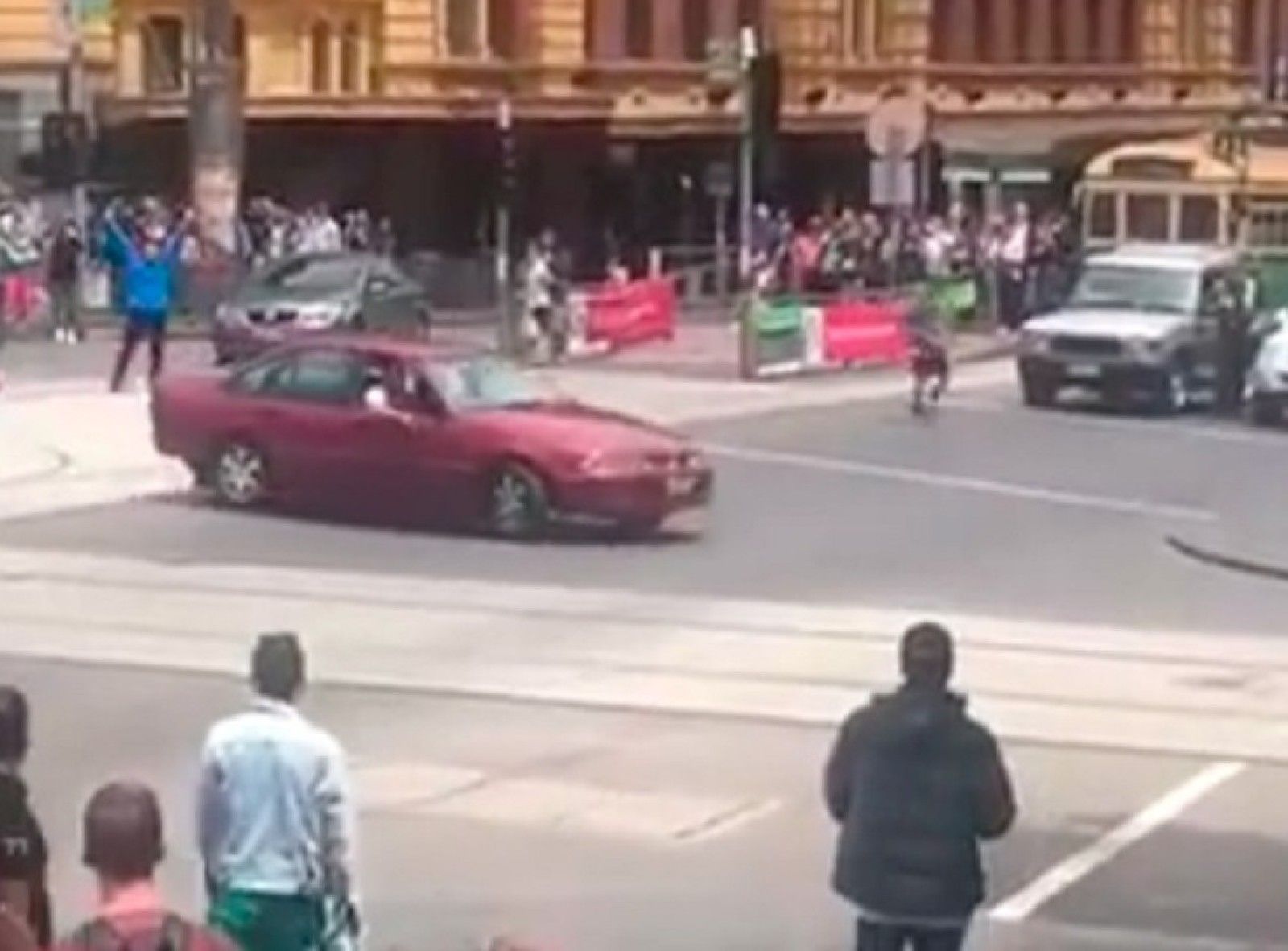 O maşină a intrat în mulţime la Melbourne