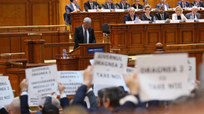 mihai-tudose-pancarte-parlament-guvern.unwyczrjqh