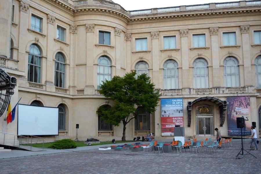 Luptă culturală cu bâta națională