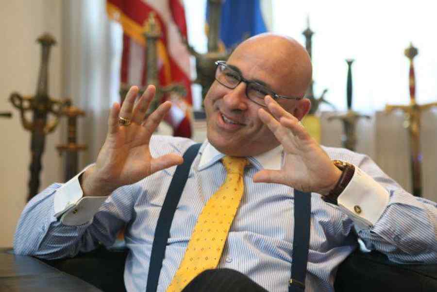 Gafă impardonabilă a „analistului” politic Niels Schnecker la RTV