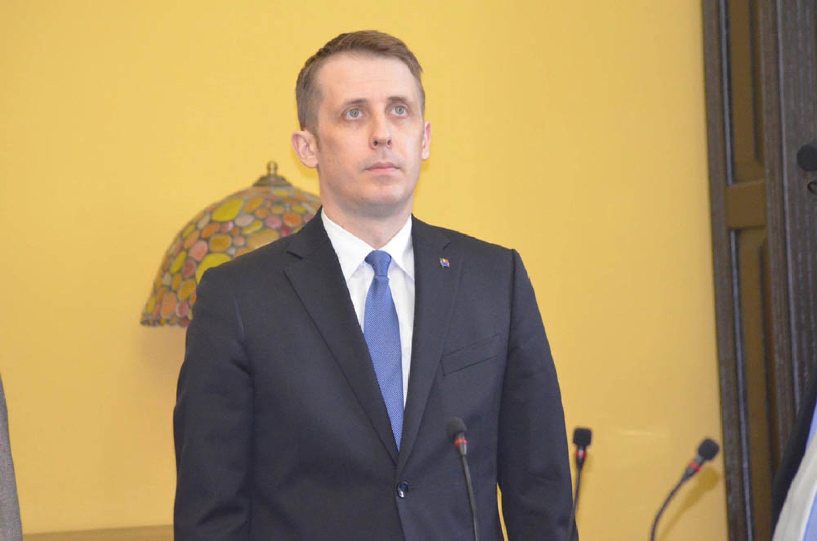 A divorțat pe Facebook, dar a ajuns consilier de ministru