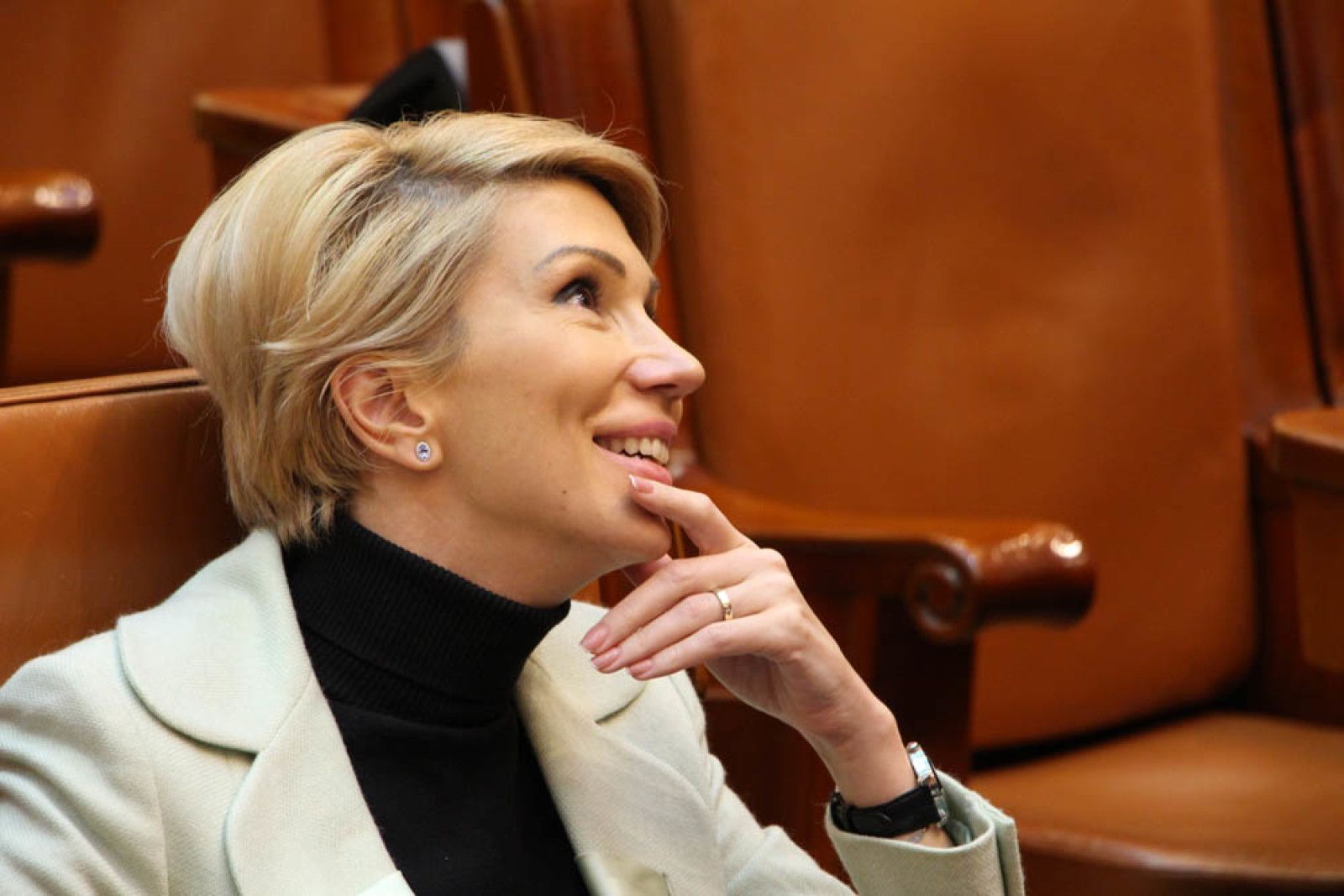 NUMAI DOUĂ ÎNTREBĂRI pentru Raluca Turcan