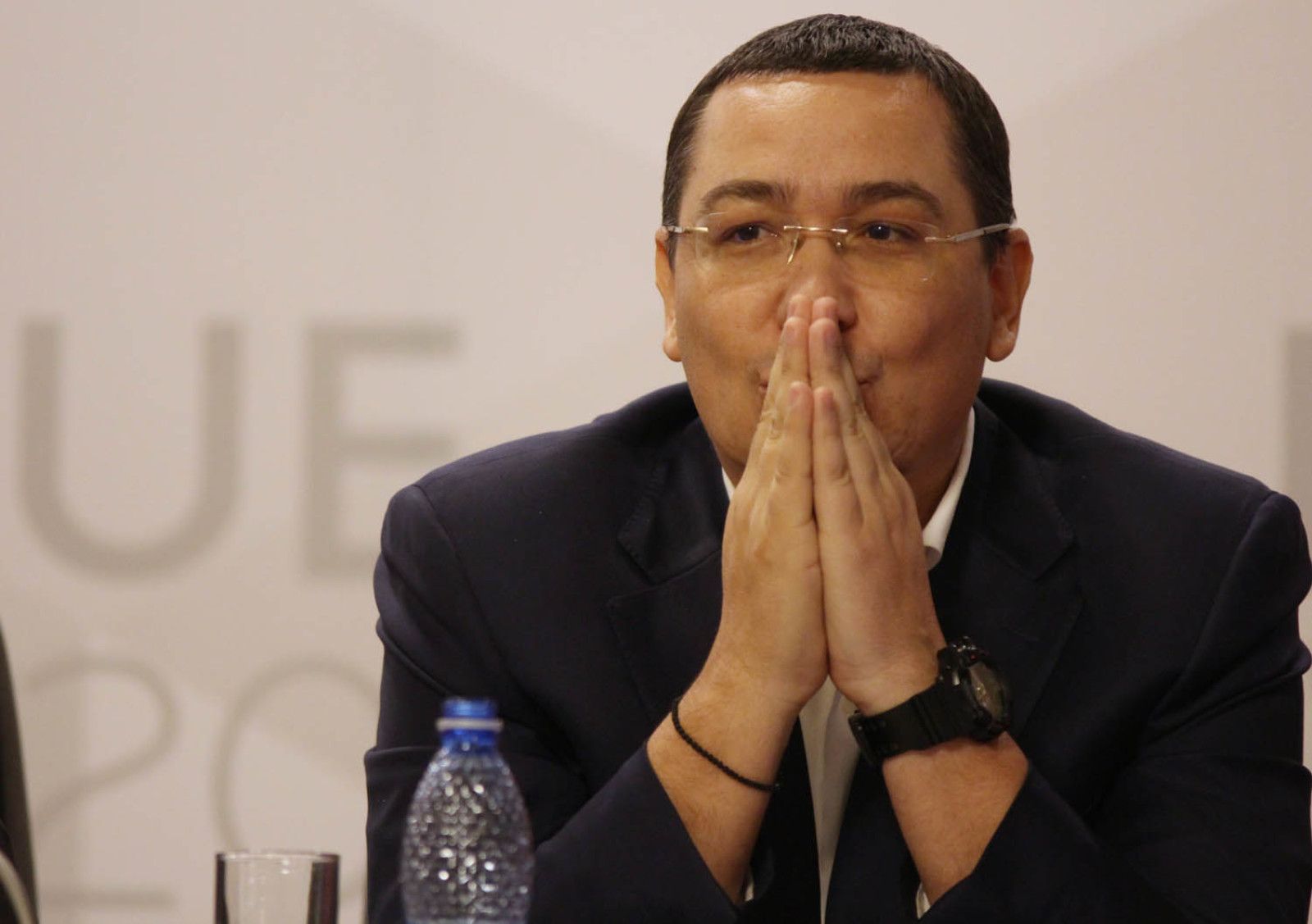 Ponta: Hai mai stai, hai că pleacă Dragnea!