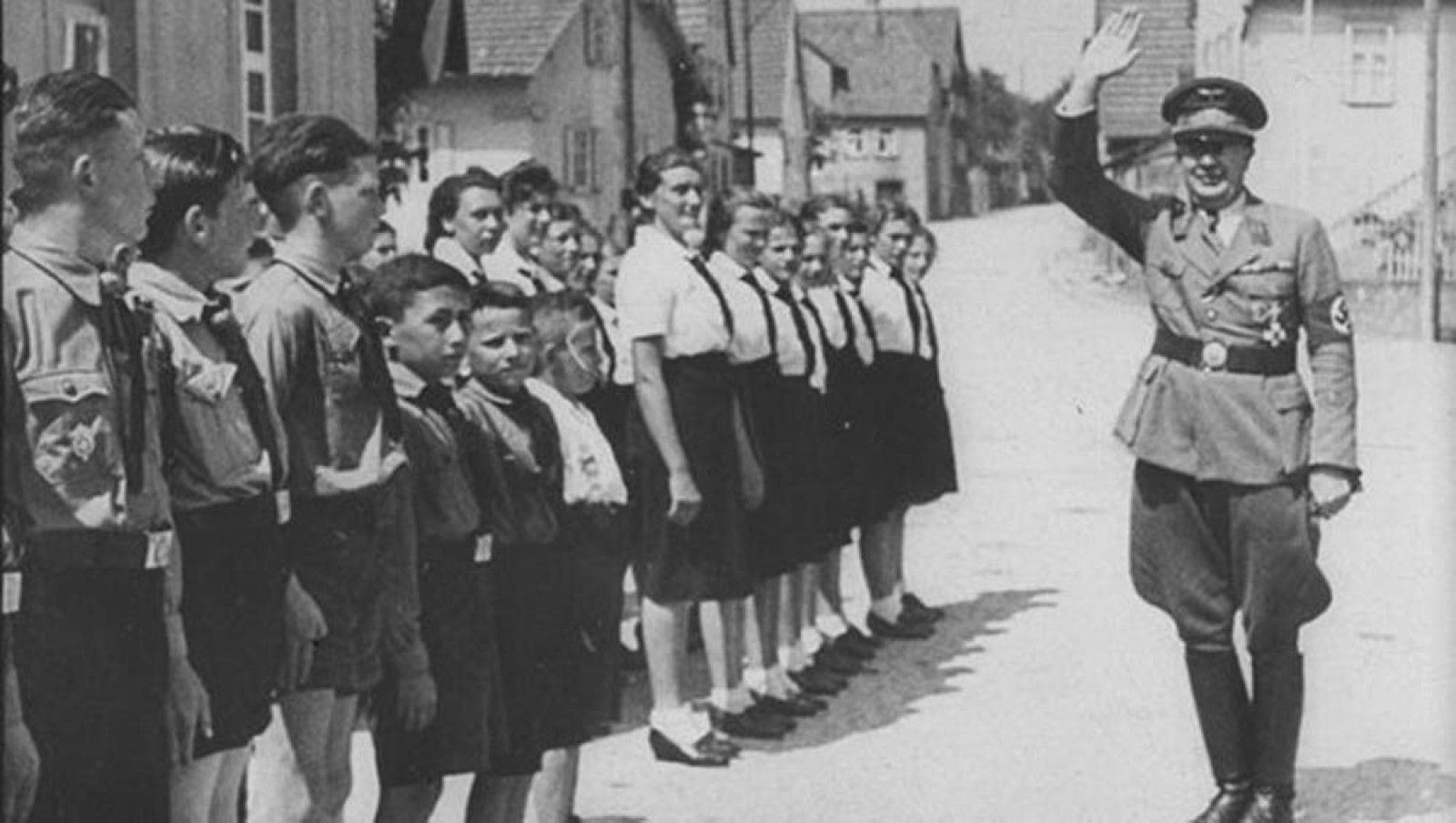 Etnicii germani din România și Germania Nazistă