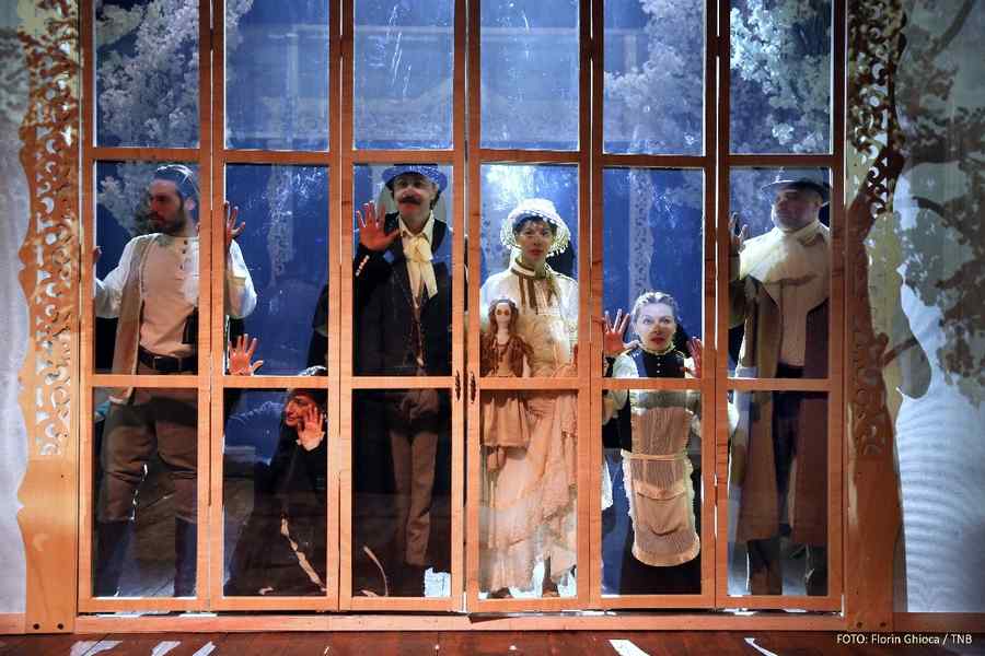 Livada de vişini, o cronică de familie spusă cu un umor ce-ți frânge inima