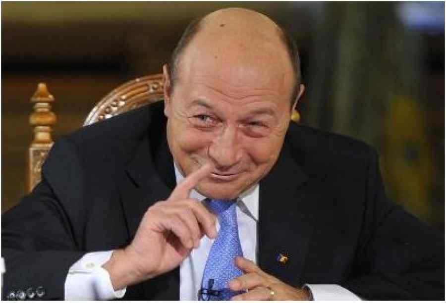 Băsescu: Nu vă mai supăraţi pe Naţionala României