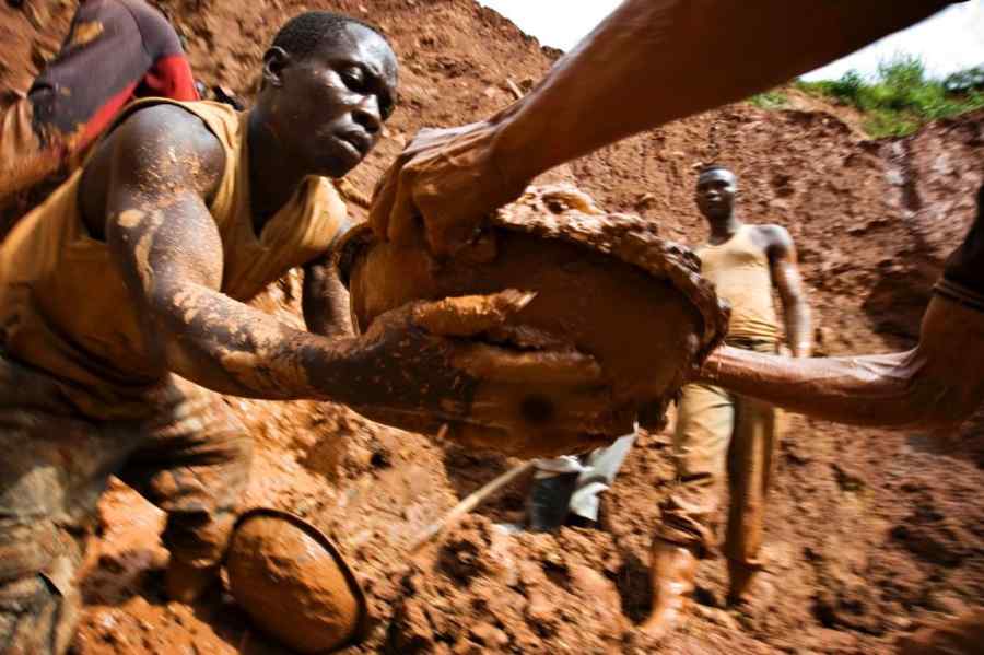 Europa vrea să taie accesul teroriștilor la comerțul cu minerale valoroase