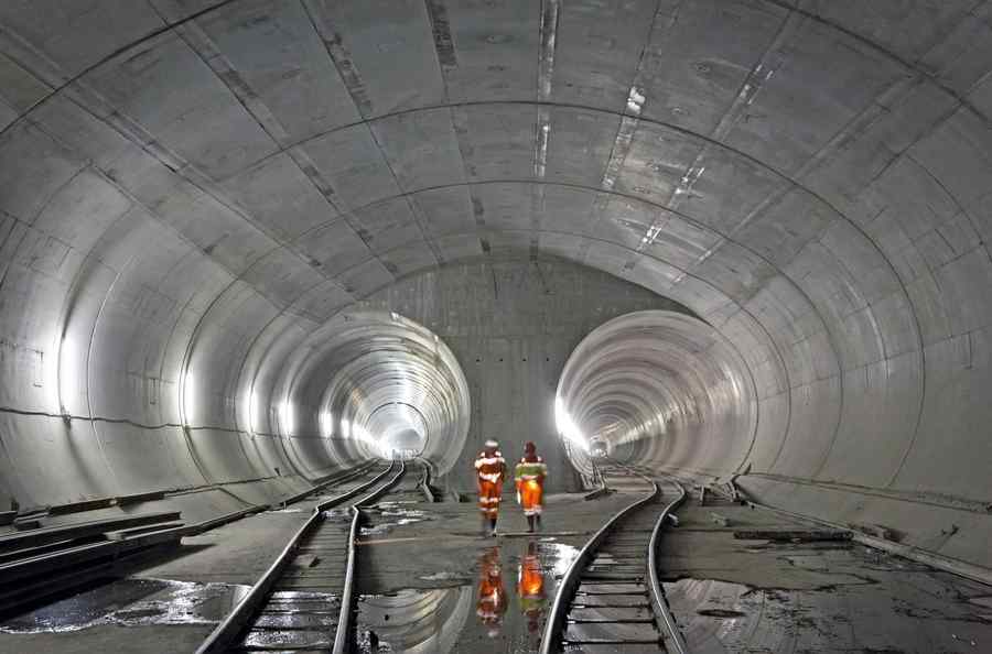 Tunelul de bază Gotthard: proiect uriaş, precizie elveţiană
