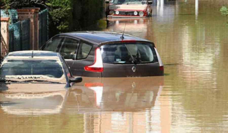 Peste 1.500 de pompieri au intervenit în zonele afectate de inundații