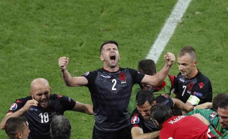 Le Monde: Aşteptam România şi nu am văzut decât Albania