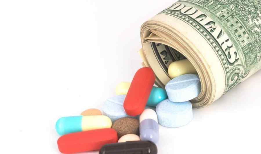 Cum reușesc marile companii farmaceutice să impună pe piață medicamentele scumpe