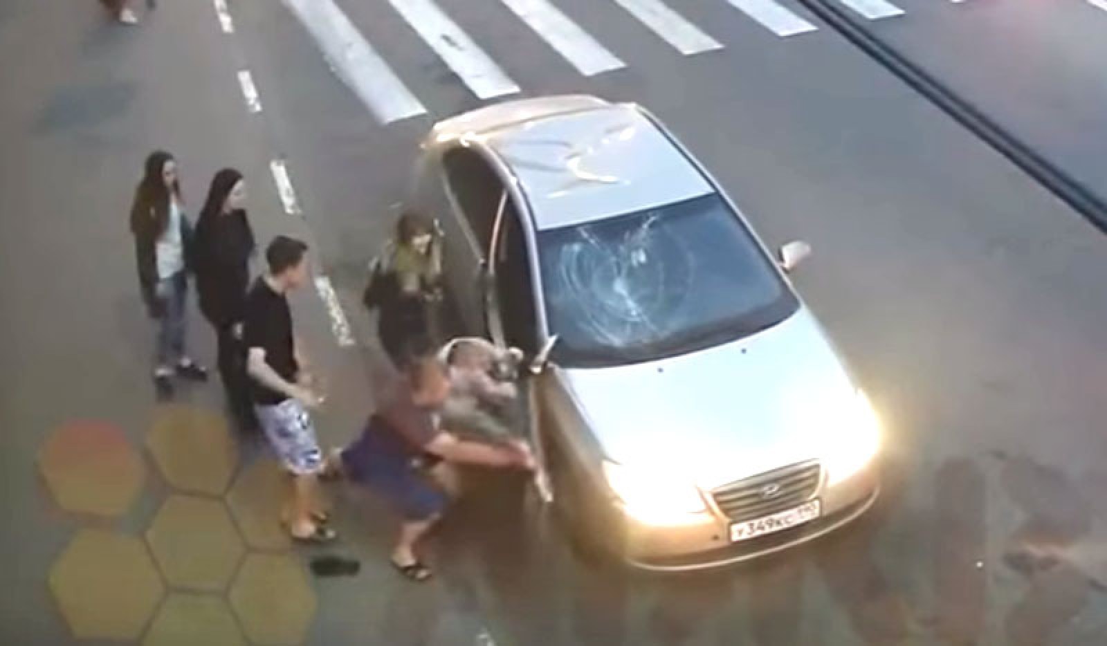 Cum își rezolvă rușii disputele în trafic (video)