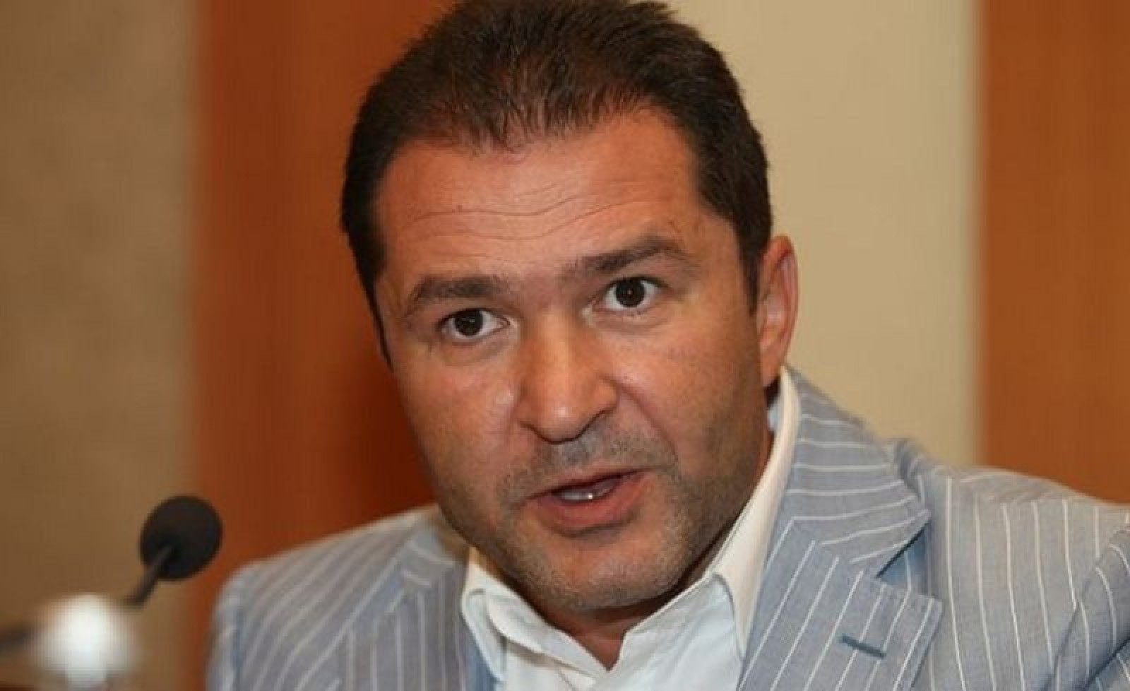 Se cere urmărirea internațională a lui Elan Schwartzenberg