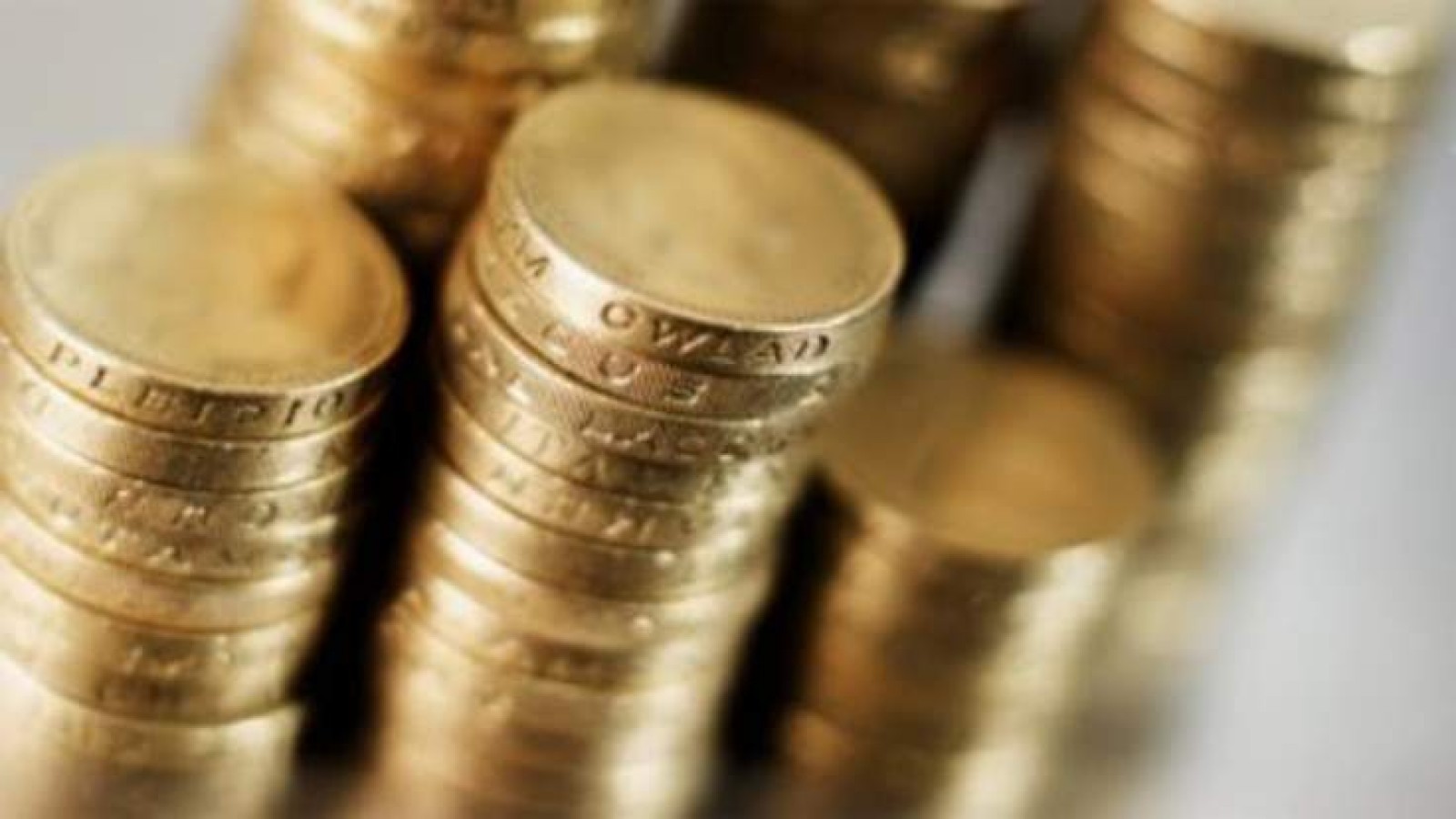 Început de săptămână în scădere pentru lira sterlină