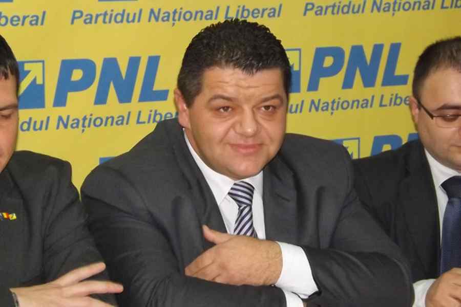 Primarul de Homoroade este amorezat. Şi bun de legat