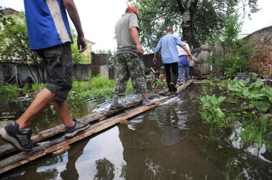 Cod portocaliu de inundaţii pe râuri din opt judeţe
