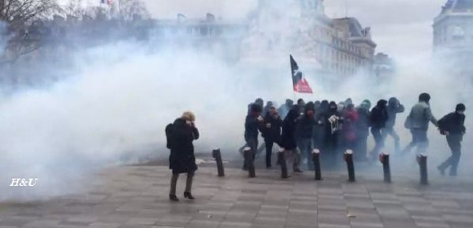 O tabără ilegală cu peste 1.000 de migranți, evacuată din nou în nordul Parisului