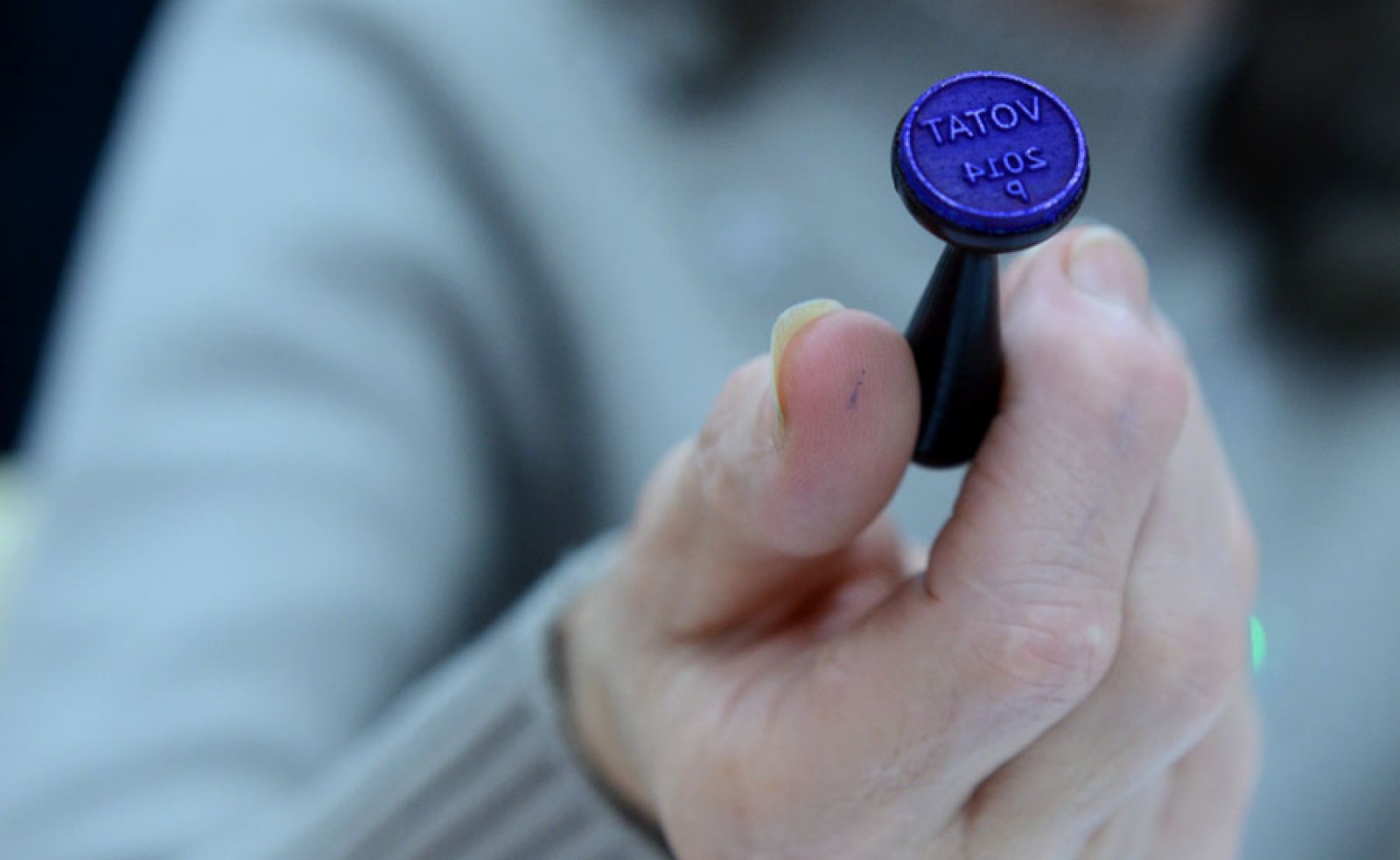 Cum se vinde un candidat la primărie (Foto)