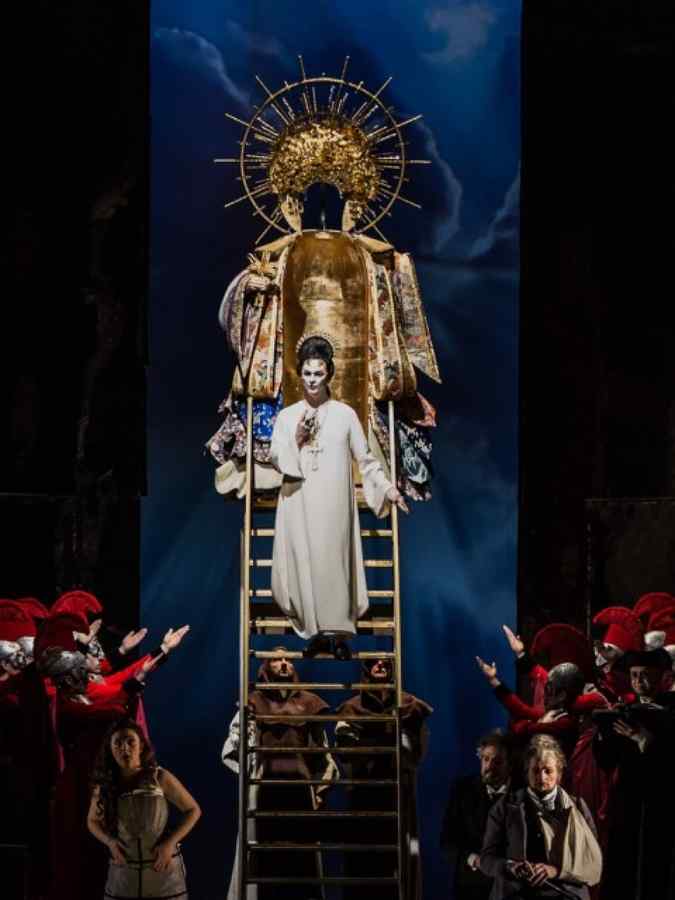 Un exploziv carnaval nebun, haotic şi sexual