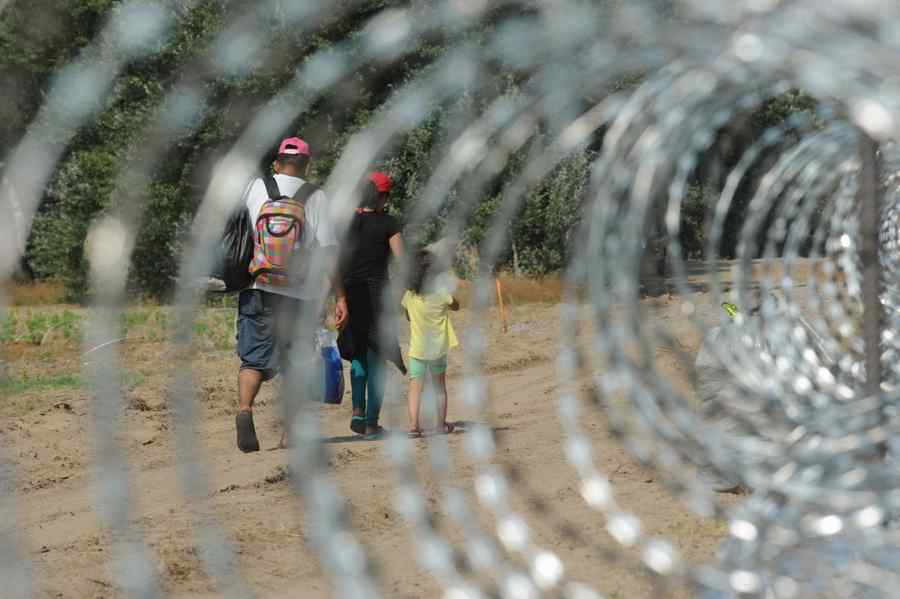 Turcia construieşte centre pentru primirea de migranţi retrimişti din UE
