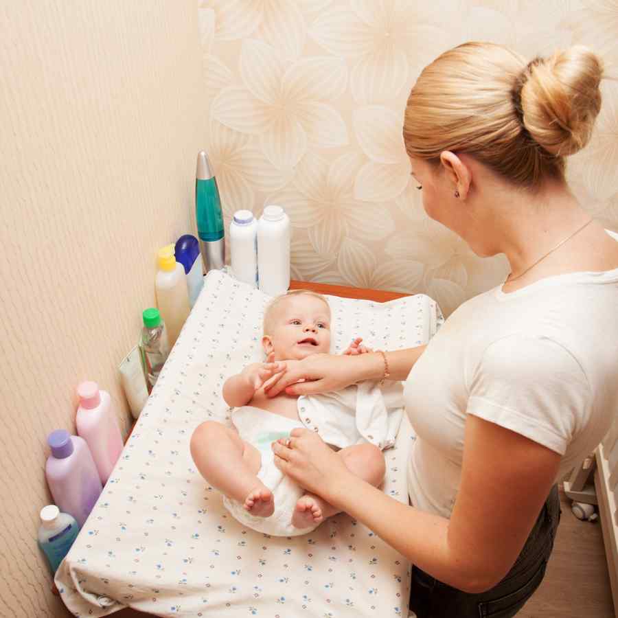 Masa de înfăşat – un obiect extrem de util pentru lăuze