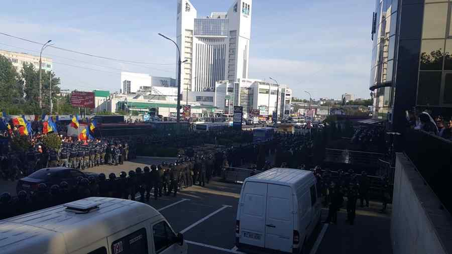 Răniți la protestul de la Chișinău