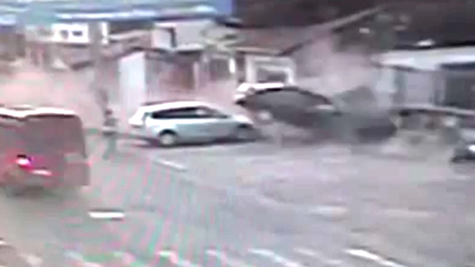 Cinci persoane ucise într-o staţie de autobuz în Brăila  (video)