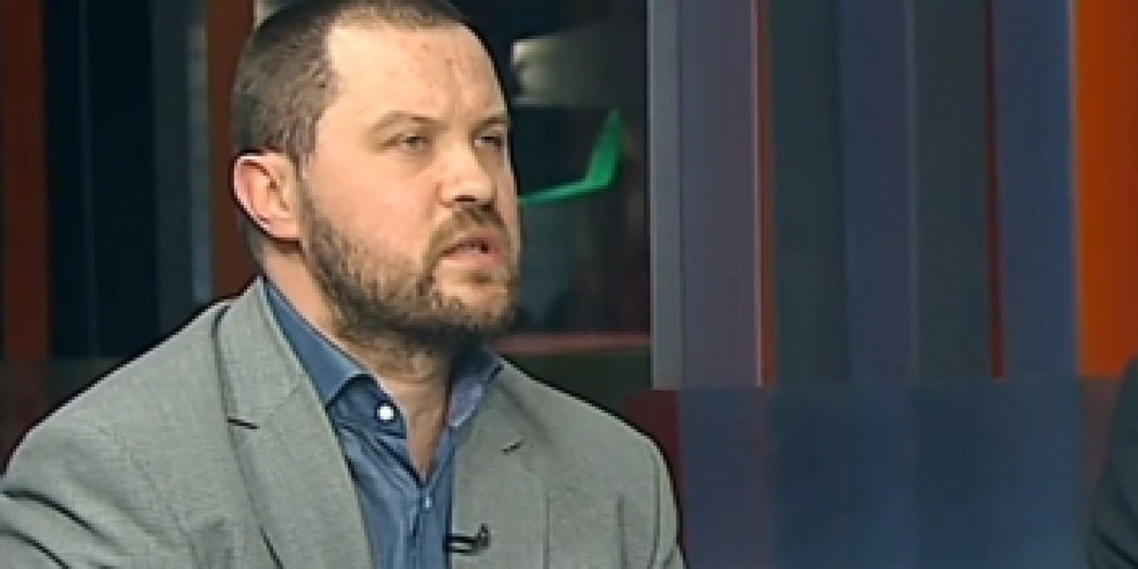 Încăierare. Cu ce ochelari citește Dan Tăpălagă?