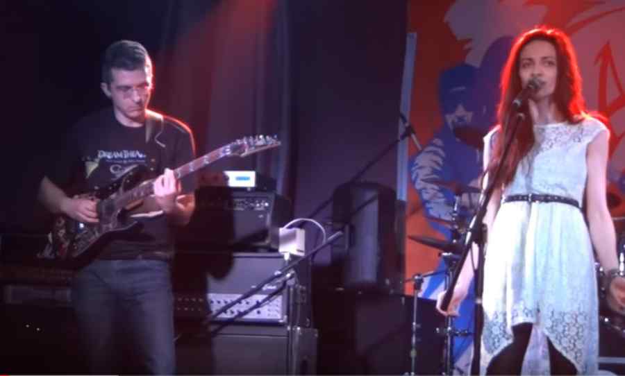 Patronul Hexi Pharma cânta într-o trupă rock (video)