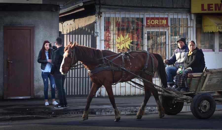Între tradiție și modernitate la intrarea în București (foto)