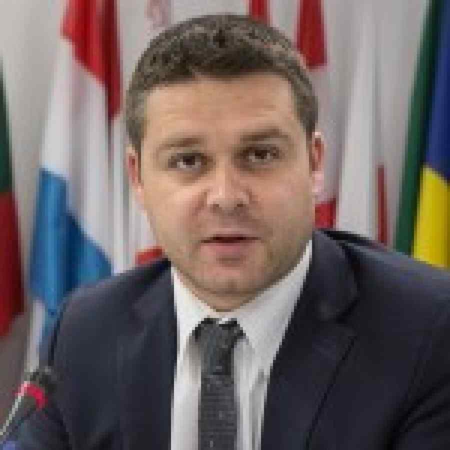Ciprian Ciucu a dat în judecată Ministerul Apărării