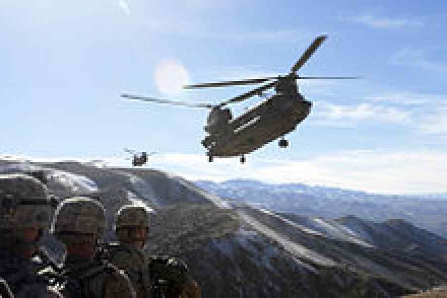 Mai multe persoane au murit în urma prăbușirii unui elicopter militar