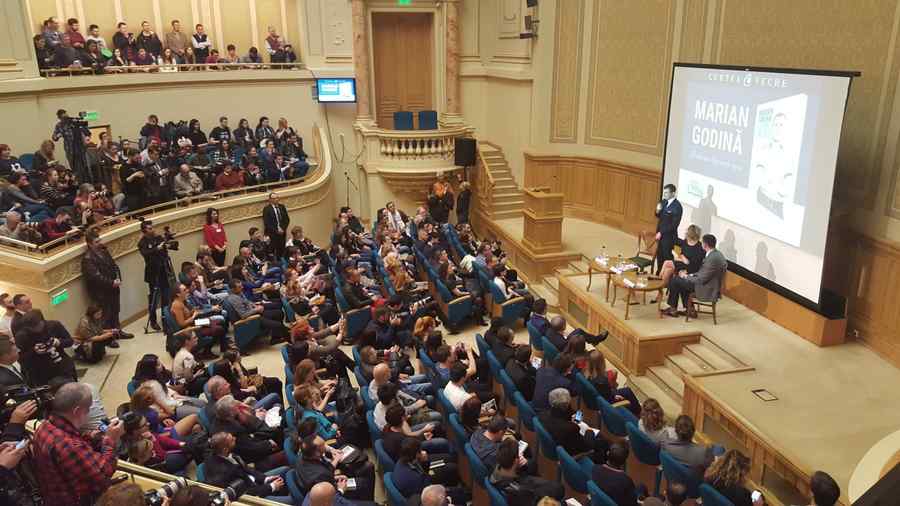 Lansarea cărţii poliţistului Godină a umplut Aula Bibliotecii Centrale Universitare