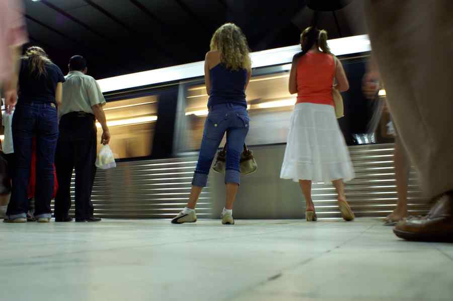 Ce a căutat un șofer cu mașina la metroul din Bruxelles