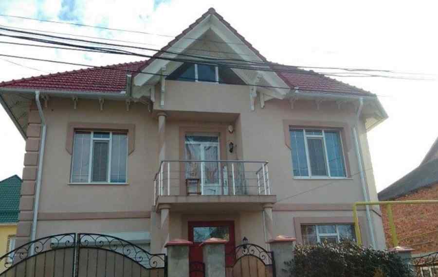 Atac cu grenadă la casa guvernatorului