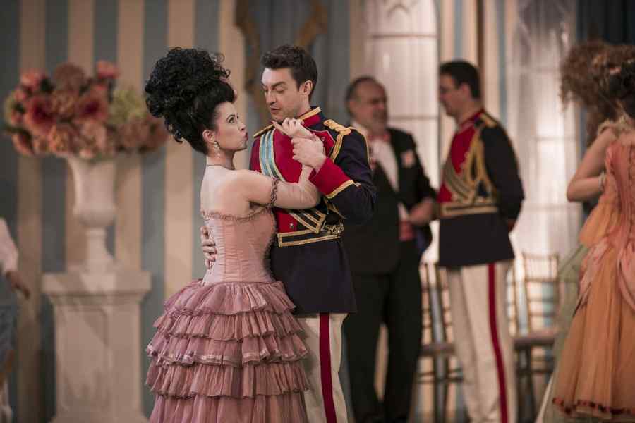 La Opera bucureşteană, „Cosi fan tutte”… un spectacol mozartian trenant