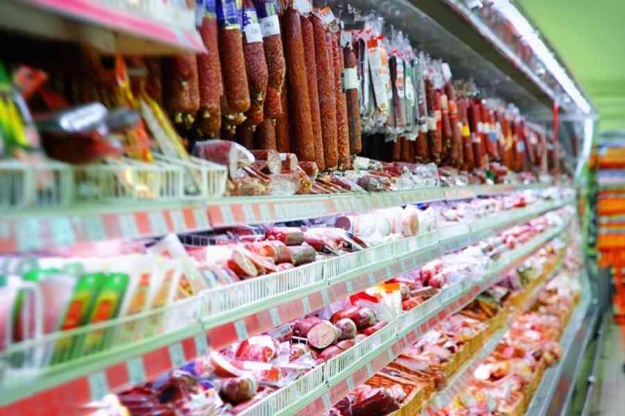 Lista, extinsă. Plafonarea adaosului comercial la alimentele de bază, prelungită