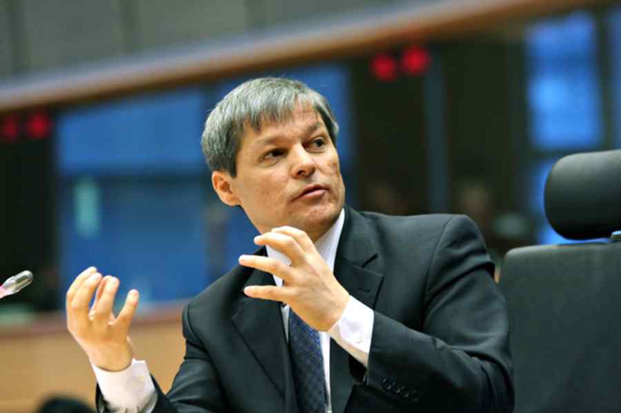 Cioloș: La mulți ani cu gânduri bune de Sfântul Nicolae