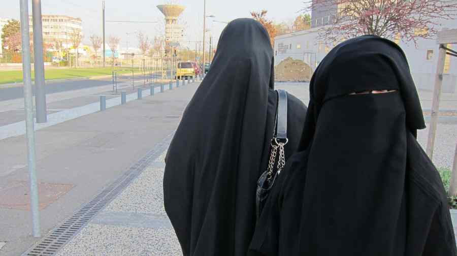 Teroriştii din gruparea Statul islamic au legiferat violul femeilor capturate