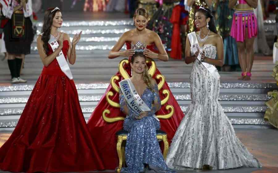 Ea este noua Miss World (Video)