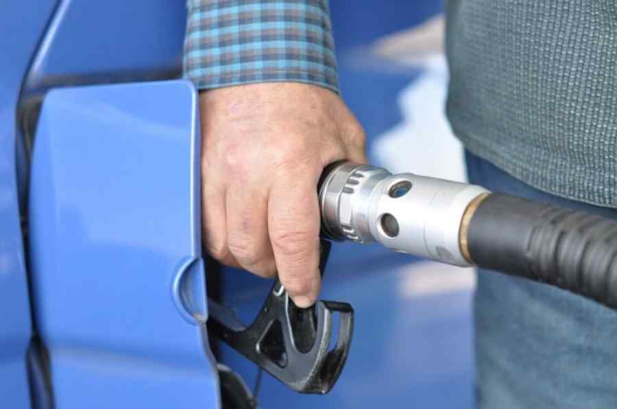 Amenzi grele pentru firmele unor milionari din piaţa petrolieră