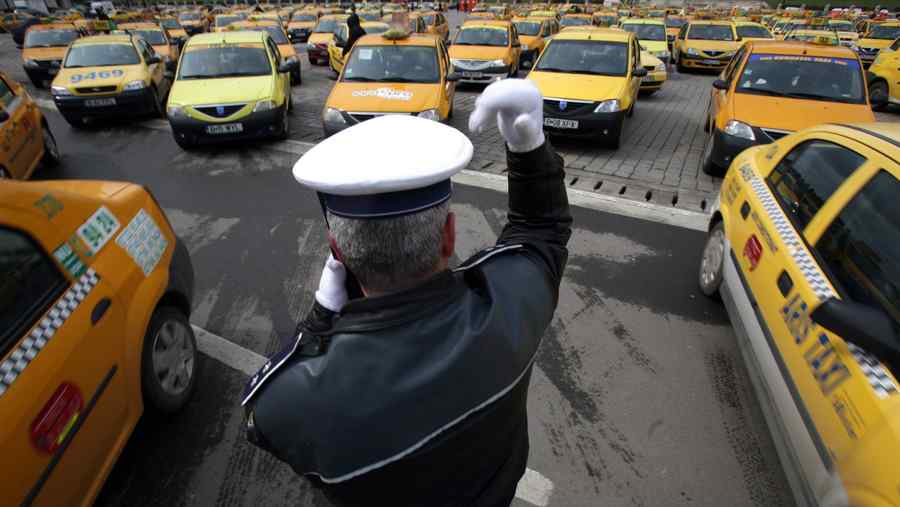 Taximetriştii nu dau înapoi