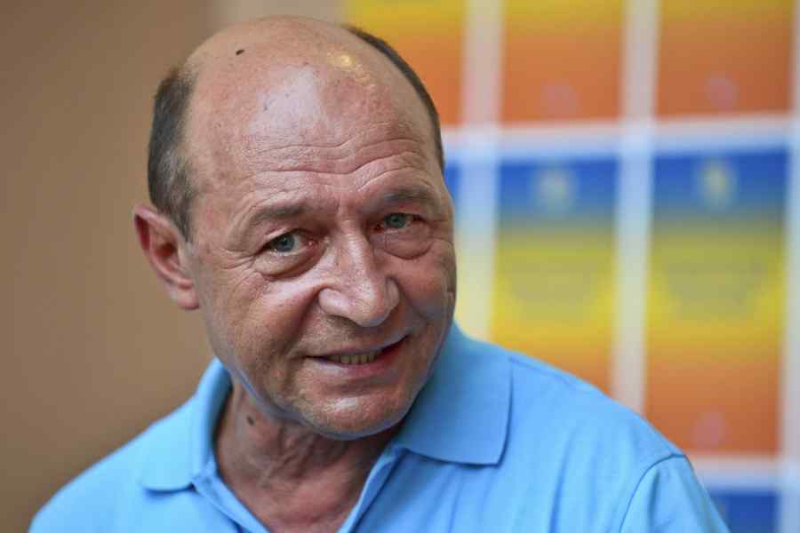Cum mai sunt ironizați Băsescu și partidul său pe internet