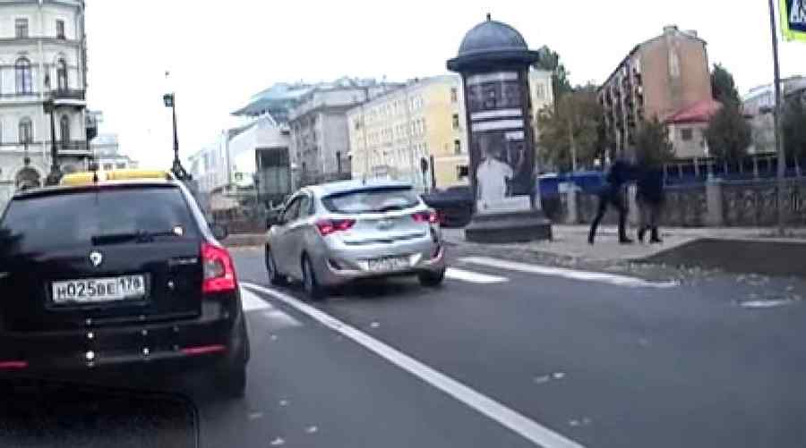 Cum își mai rezolvă rușii disputele în trafic (video)