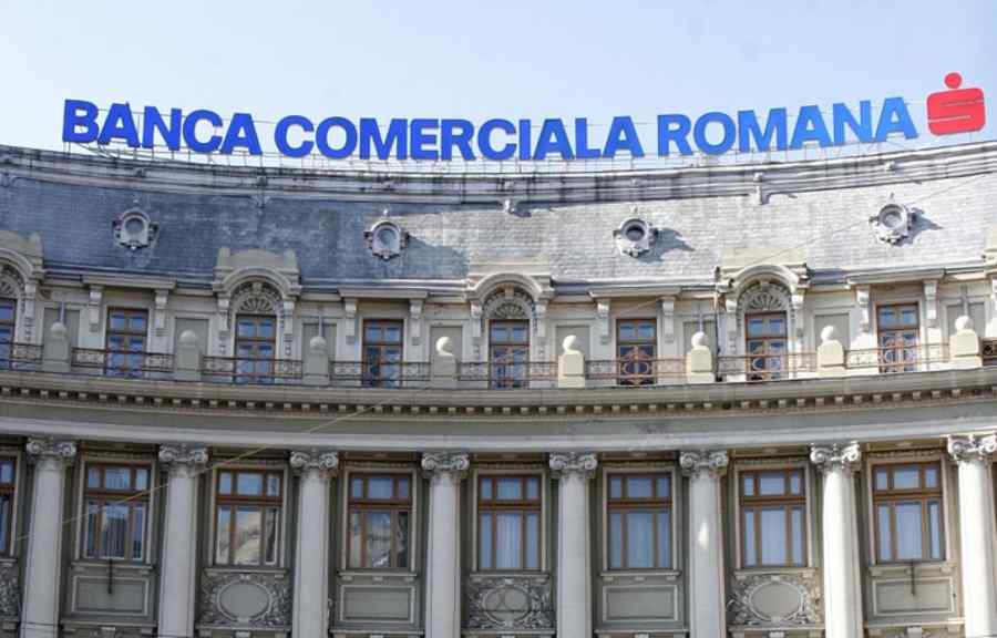 BCR, învinsă de 207 români în instanţă
